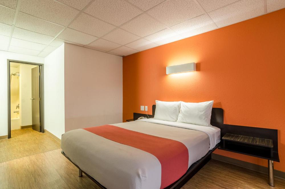 Queen Room - Disability Access - Non-Smoking interior